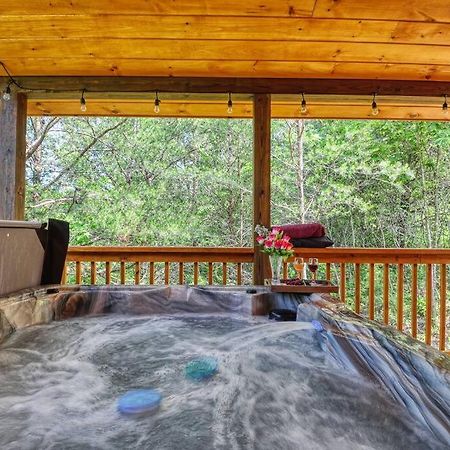 Adventure Retreat/Cabin/Pool+Hot Tub/Game Room+Theater Sevierville Exterior foto