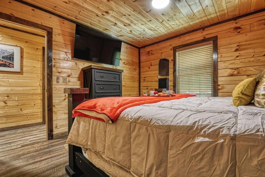 Adventure Retreat/Cabin/Pool+Hot Tub/Game Room+Theater Sevierville Exterior foto