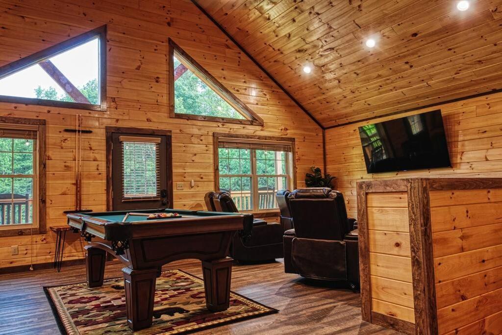 Adventure Retreat/Cabin/Pool+Hot Tub/Game Room+Theater Sevierville Exterior foto