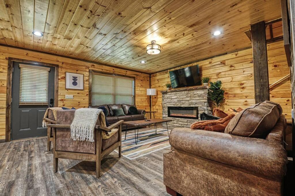 Adventure Retreat/Cabin/Pool+Hot Tub/Game Room+Theater Sevierville Exterior foto