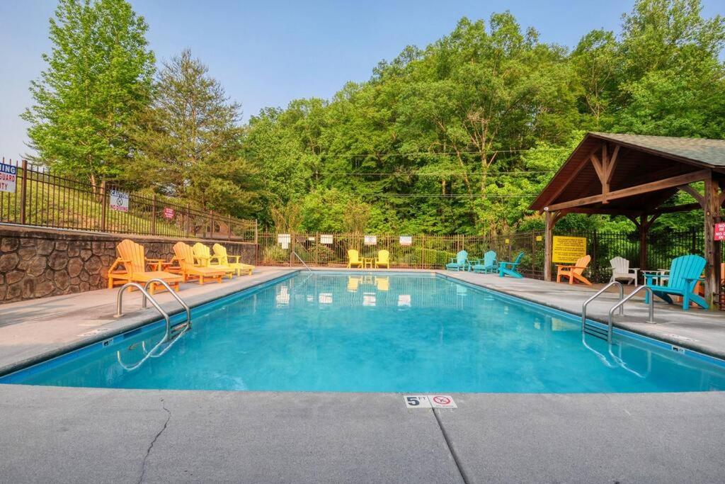 Adventure Retreat/Cabin/Pool+Hot Tub/Game Room+Theater Sevierville Exterior foto