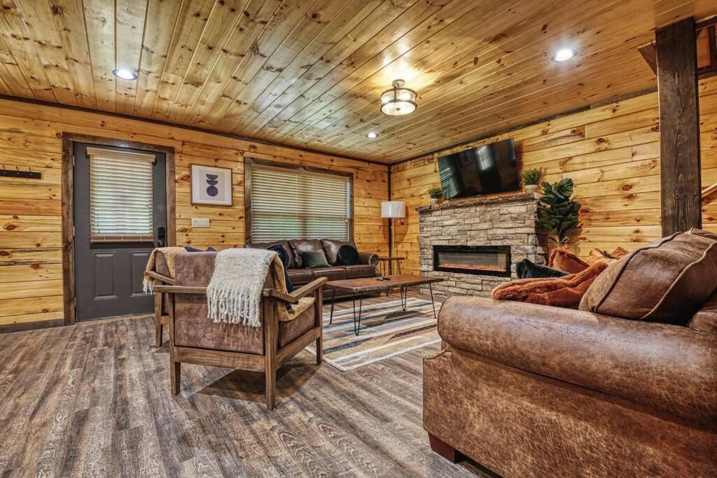 Adventure Retreat/Cabin/Pool+Hot Tub/Game Room+Theater Sevierville Exterior foto