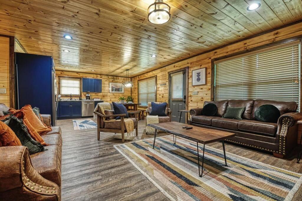 Adventure Retreat/Cabin/Pool+Hot Tub/Game Room+Theater Sevierville Exterior foto