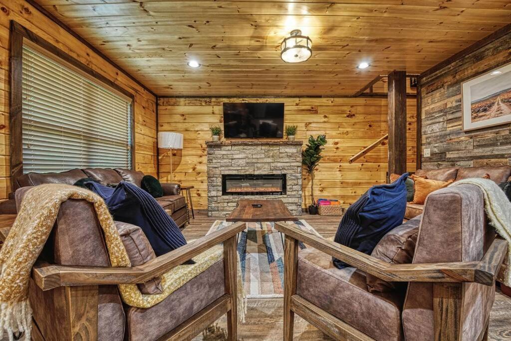 Adventure Retreat/Cabin/Pool+Hot Tub/Game Room+Theater Sevierville Exterior foto